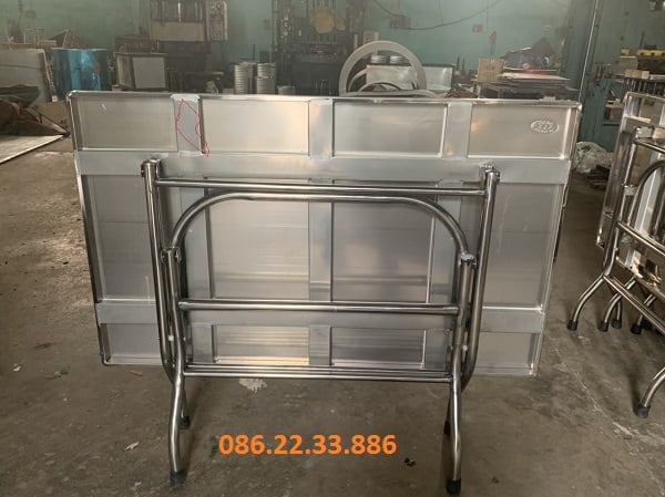 ban-inox-dung-cho-gia-dinh