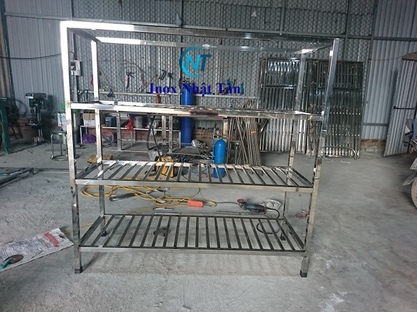 ke-inox-4-tang-gia-re-nhat-tan